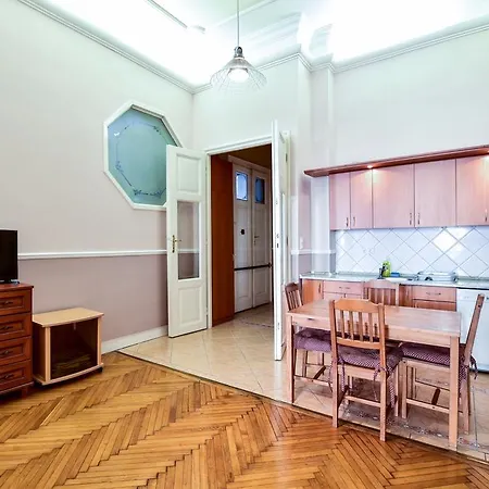Luxurious 2-bedroom Apartment *