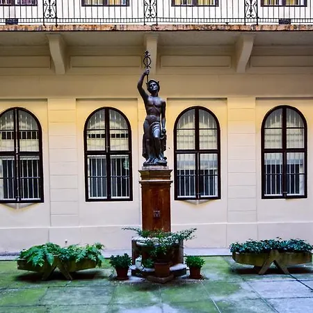 Apartment Luxurious 2-bedroom Budapest