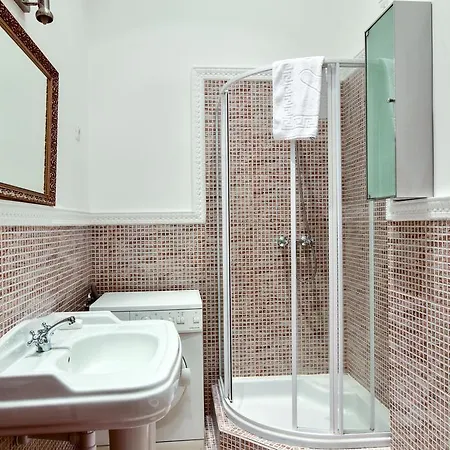 Luxurious 2-bedroom Apartment